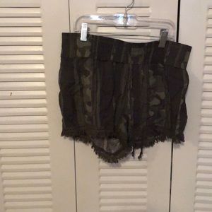 Army colores shorts